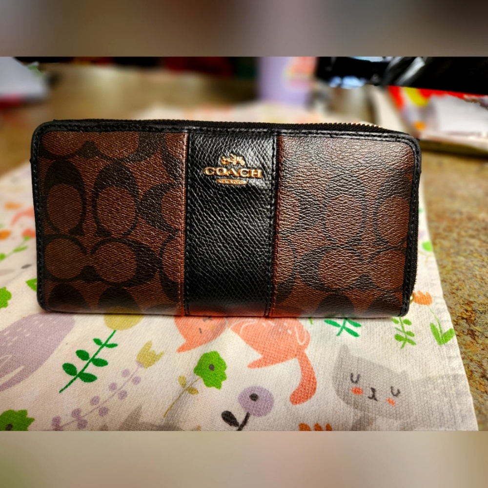 Coach Dark Brown Wallet with Large Zipper - Pre-Owned, Excellent Condition